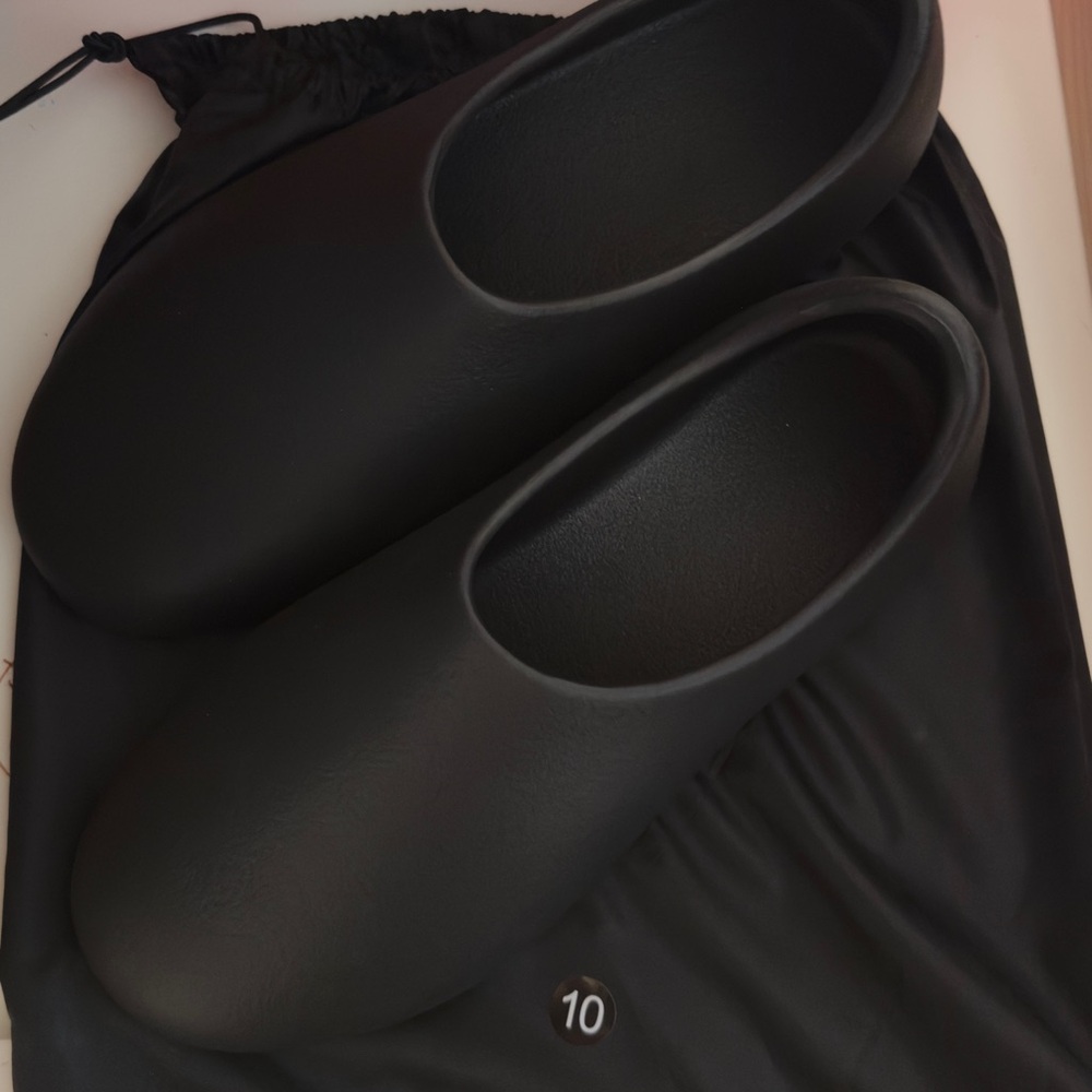 Yeezy Kanye West size 10 clogs